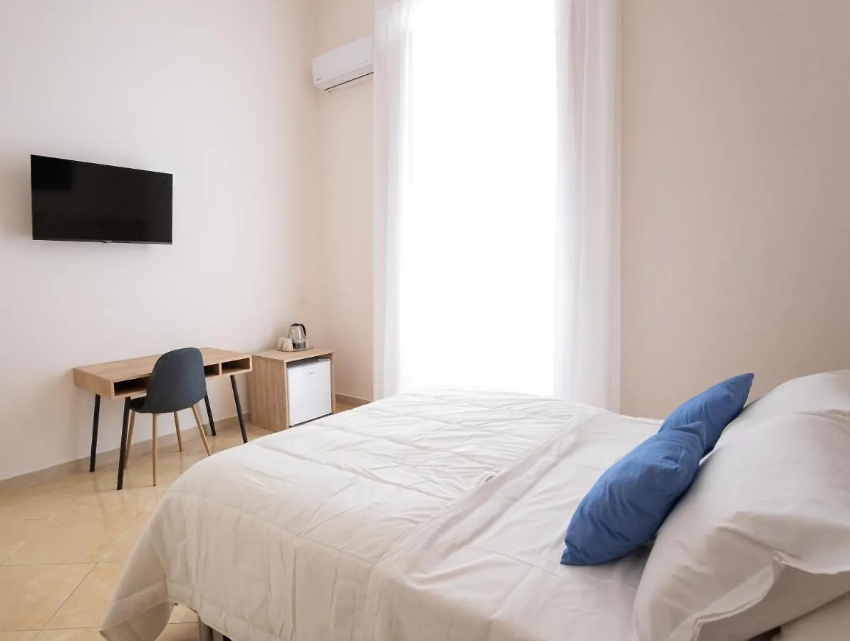Leone Suites Toledo Naples Bed & Breakfast
